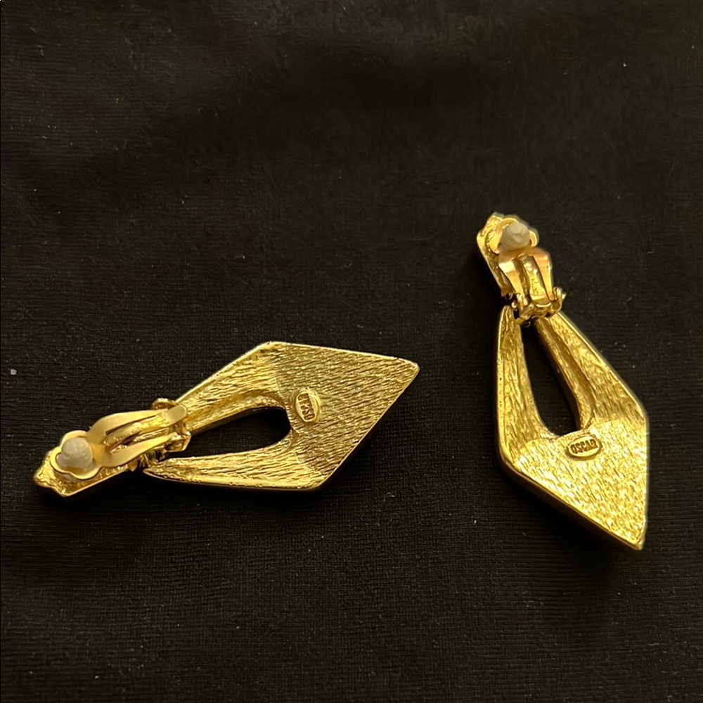 Oscar de la Renta Gold and Purple Earrings - Picture 3 of 4